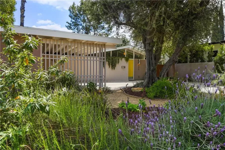 6270 Lubao Avenue, Woodland Hills, CA 91367