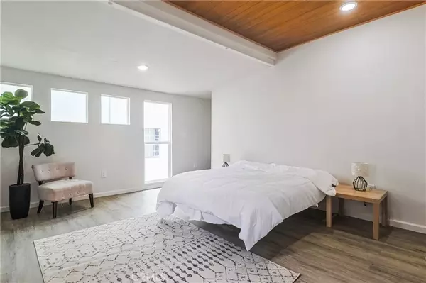 Toluca Lake, CA 91602,10806 Sarah Street