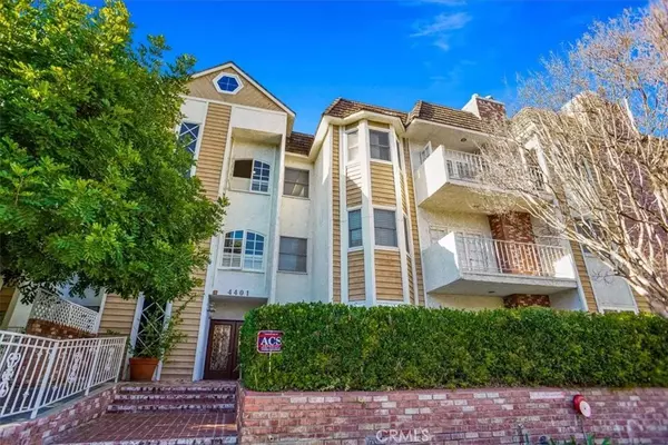 Toluca Lake, CA 91602,4401 Moorpark Way #101