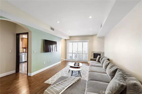 Toluca Lake, CA 91602,11218 Camarillo Street #106