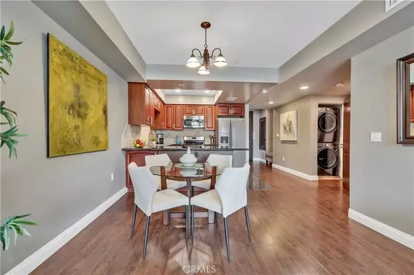 Toluca Lake, CA 91602,11218 Camarillo Street #201