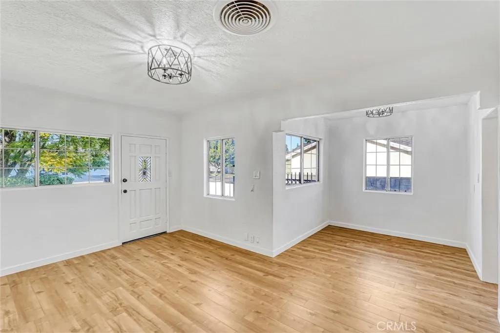 Granada Hills, CA 91344,17208 Kingsbury Street