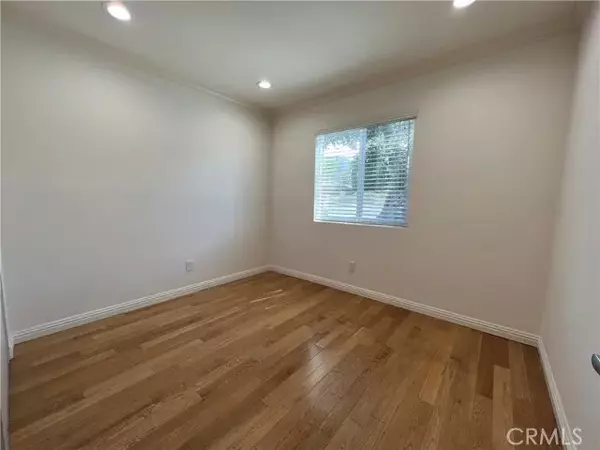 La Crescenta, CA 91214,4639 La Crescenta Avenue