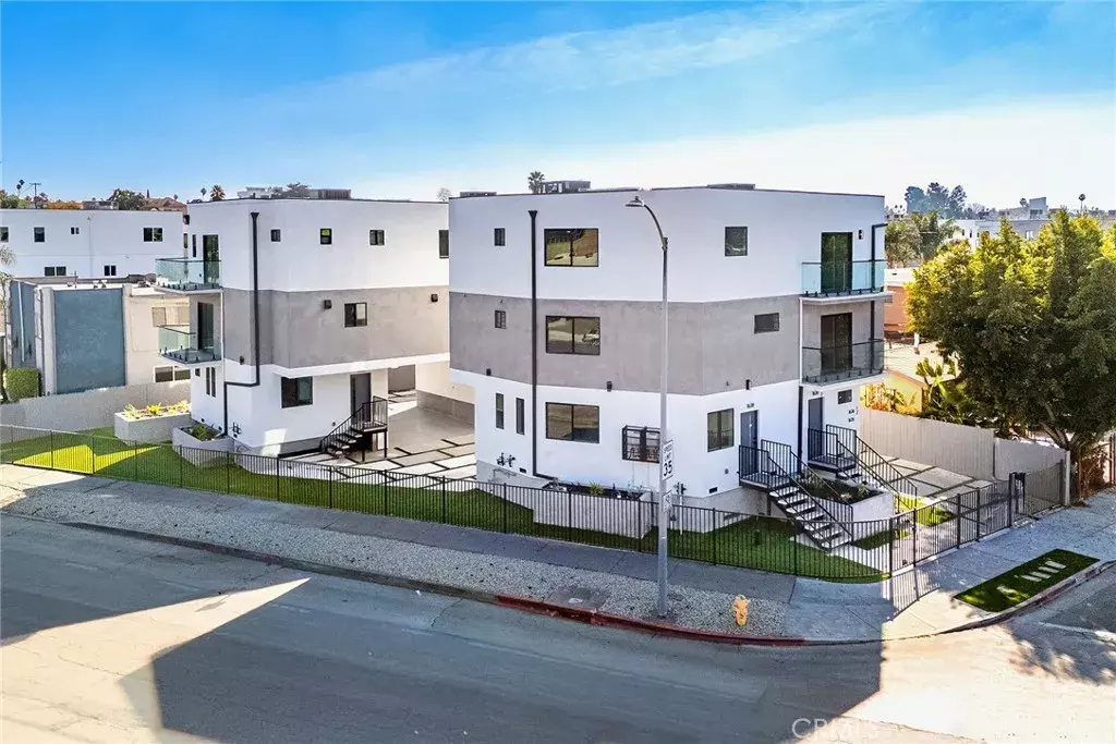 Los Angeles, CA 90019,1638 S Longwood Avenue
