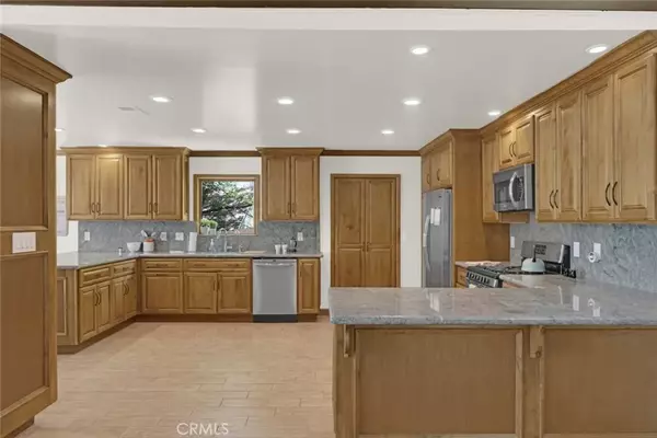 Sunland, CA 91040,8402 McGroarty Street