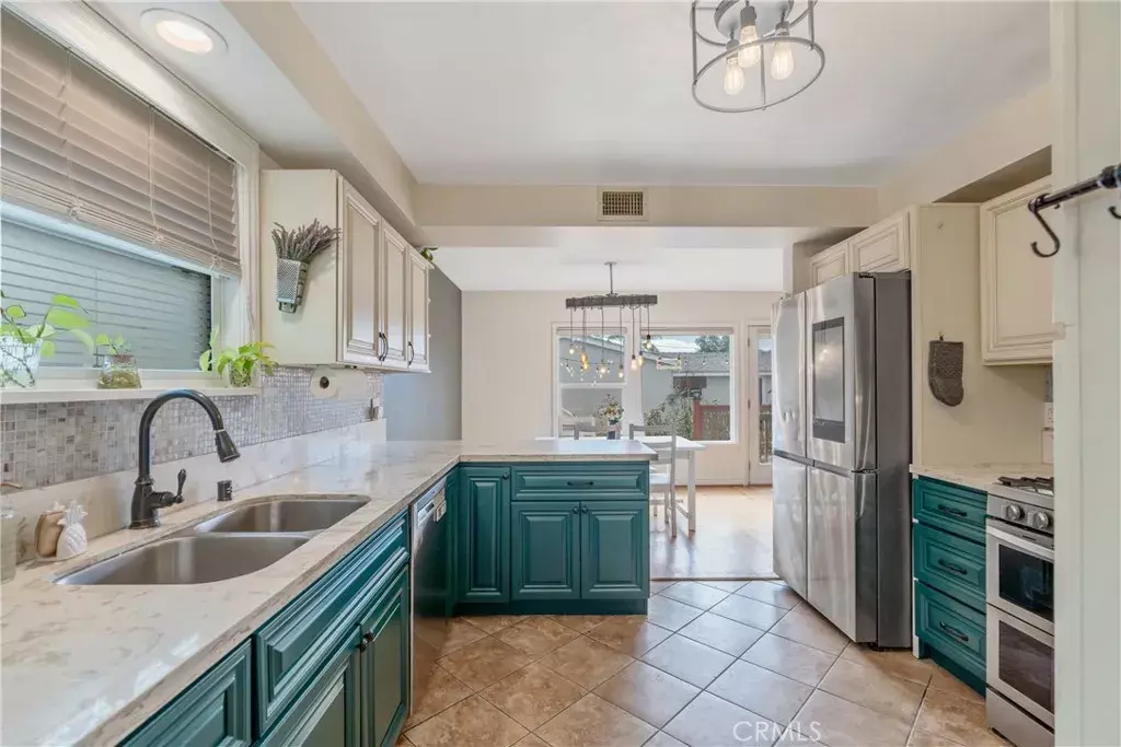 Van Nuys, CA 91405,14844 Lull Street
