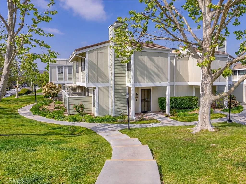 27116 Crossglade Avenue #1, Canyon Country, CA 91351