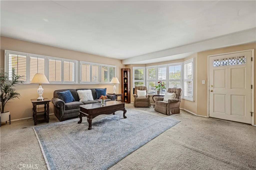 Sun Valley, CA 91352,8372 Outland View Drive