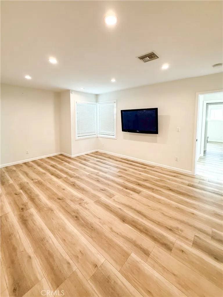 Granada Hills, CA 91344,10430 Densmore Avenue