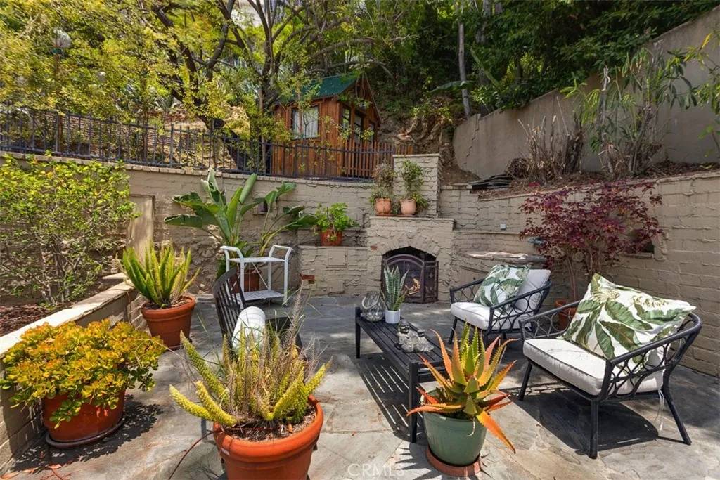 Los Angeles, CA 90068,2256 Bronson Hill Drive