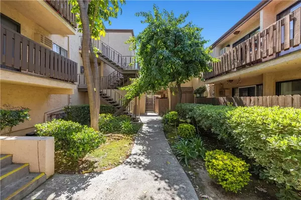 17900 Sherman Way #416, Reseda, CA 91335