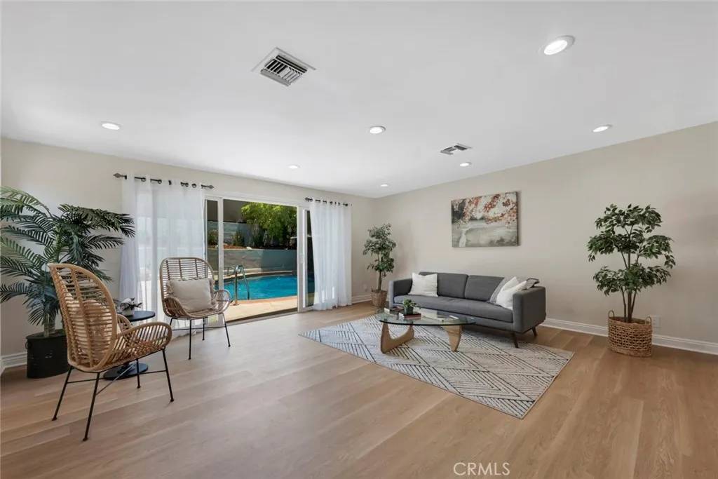 Burbank, CA 91504,2018 Richard Street