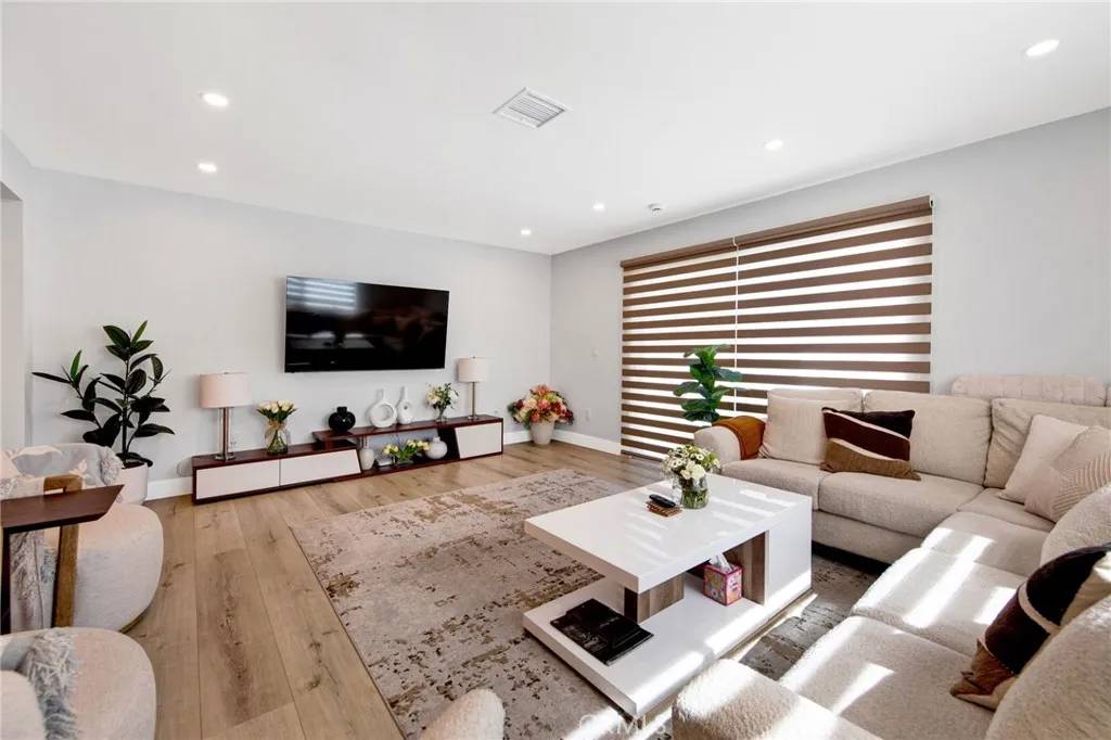 North Hills, CA 91343,16052 Bahama Street