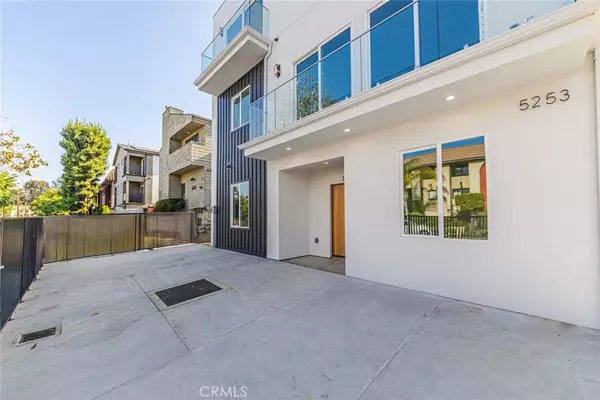 Valley Village, CA 91607,5253 Agnes Avenue #2