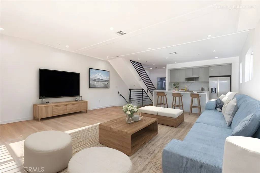 Valley Village, CA 91607,5253 Agnes Avenue #2