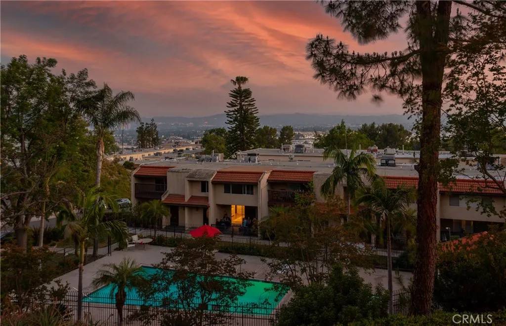 9418 Via Patricia #30, Burbank, CA 91504