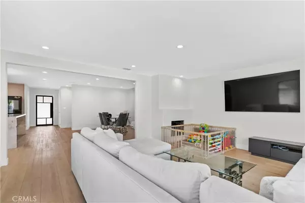 Van Nuys, CA 91405,6832 Cantaloupe Avenue