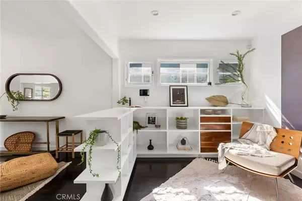 Los Angeles, CA 90039,3210 Windsor Avenue