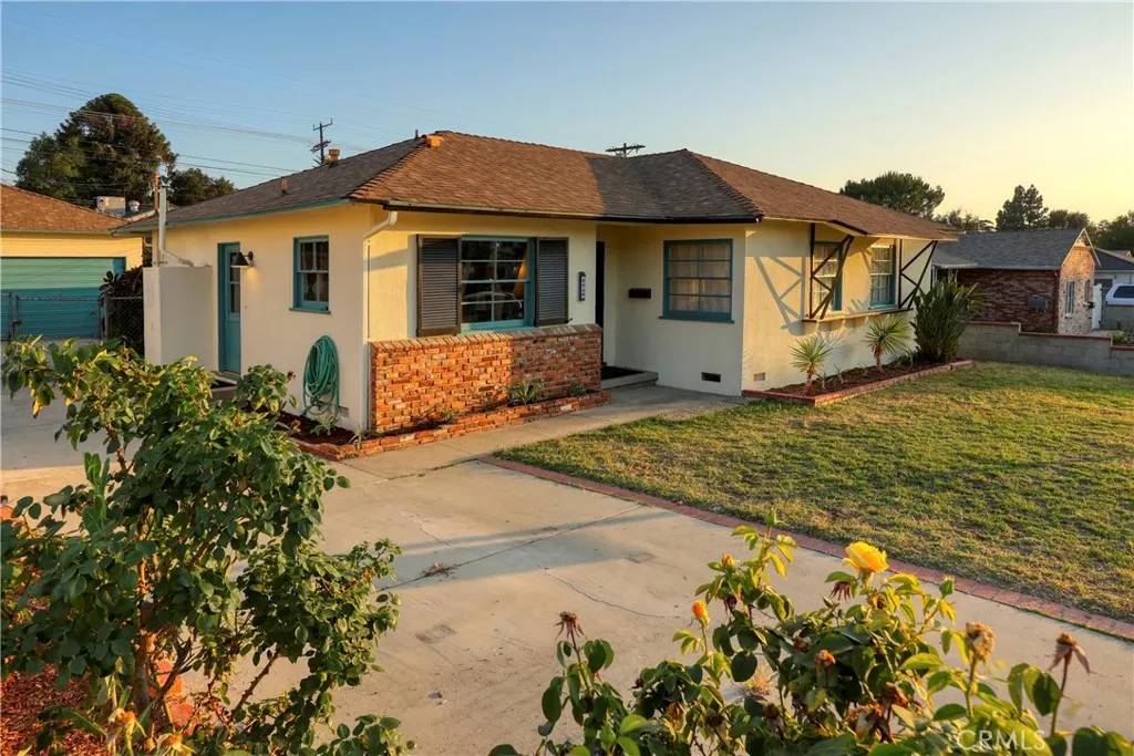 8220 Owens Street, Sunland, CA 91040
