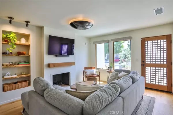 Sunland, CA 91040,10339 Mcvine Avenue