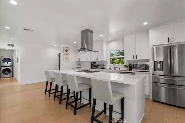 Lake Balboa, CA 91406,17048 Sherman Way
