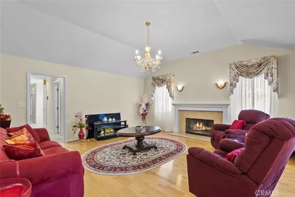 Glendale, CA 91201,1445 Raymond Avenue