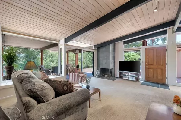 Shadow Hills, CA 91040,10430 Wheatland Avenue