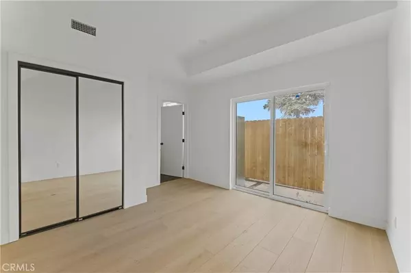 Los Angeles, CA 90004,4511 Rosewood Avenue