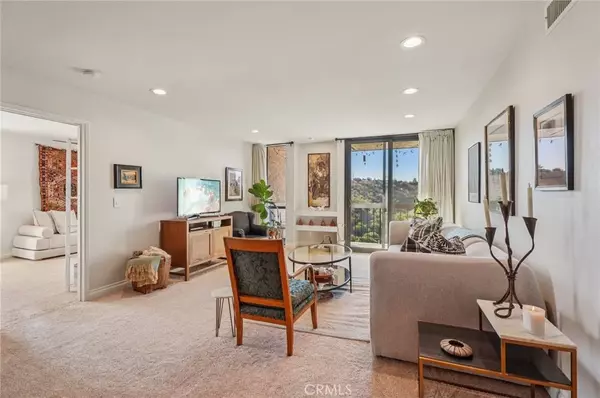 Los Angeles, CA 90042,4239 Via Arbolada #208