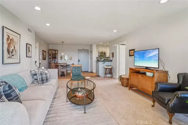 Los Angeles, CA 90042,4239 Via Arbolada #208