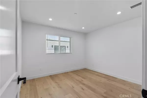 Granada Hills, CA 91344,11142 Woodley Avenue #1/2