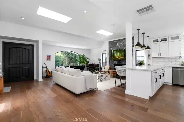 Los Angeles, CA 90036,543 N Gardner Street