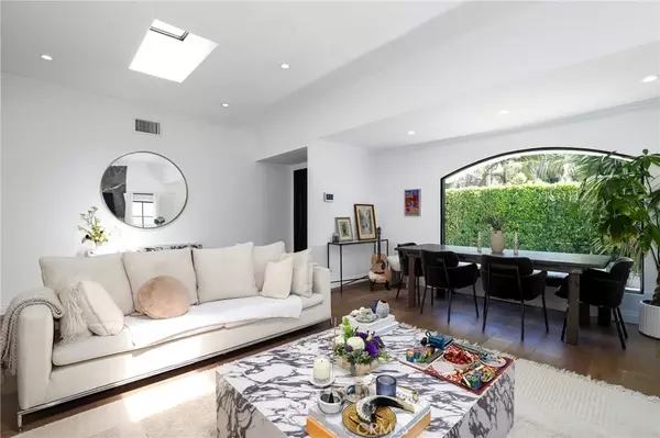 Los Angeles, CA 90036,543 N Gardner Street