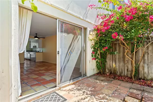 Toluca Lake, CA 91602,10803 Blix Street #2