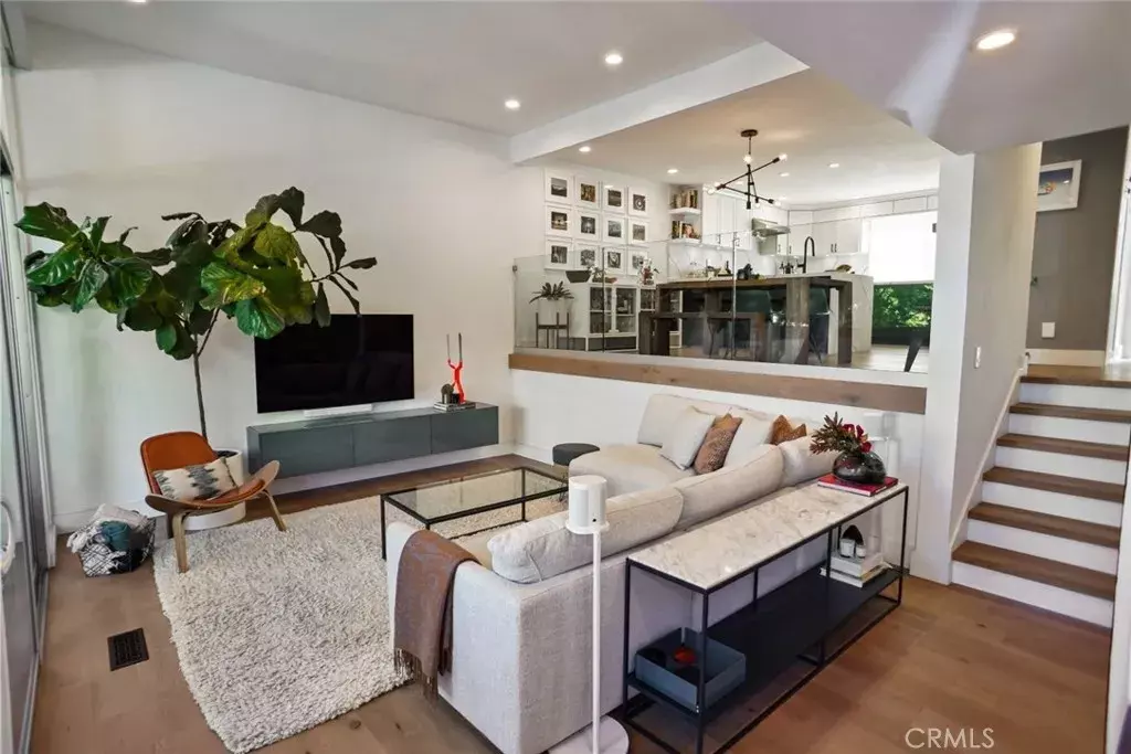 Burbank, CA 91505,4426 W Kling Street