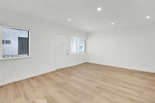 Studio City, CA 91604,13018 Valleyheart Drive #4A