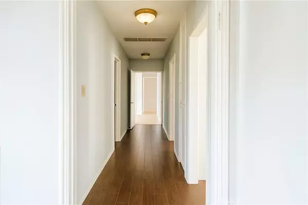 Encino, CA 91316,5052 Newcastle Avenue