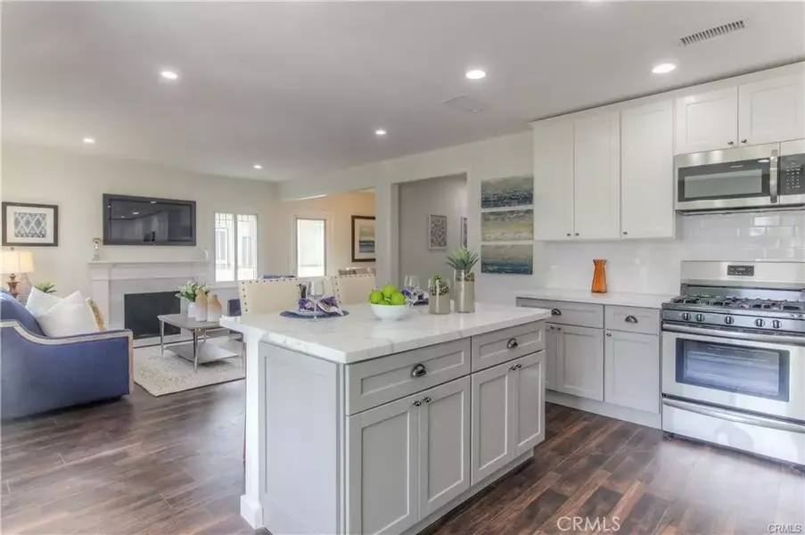 1925 N Screenland, Burbank, CA 91505