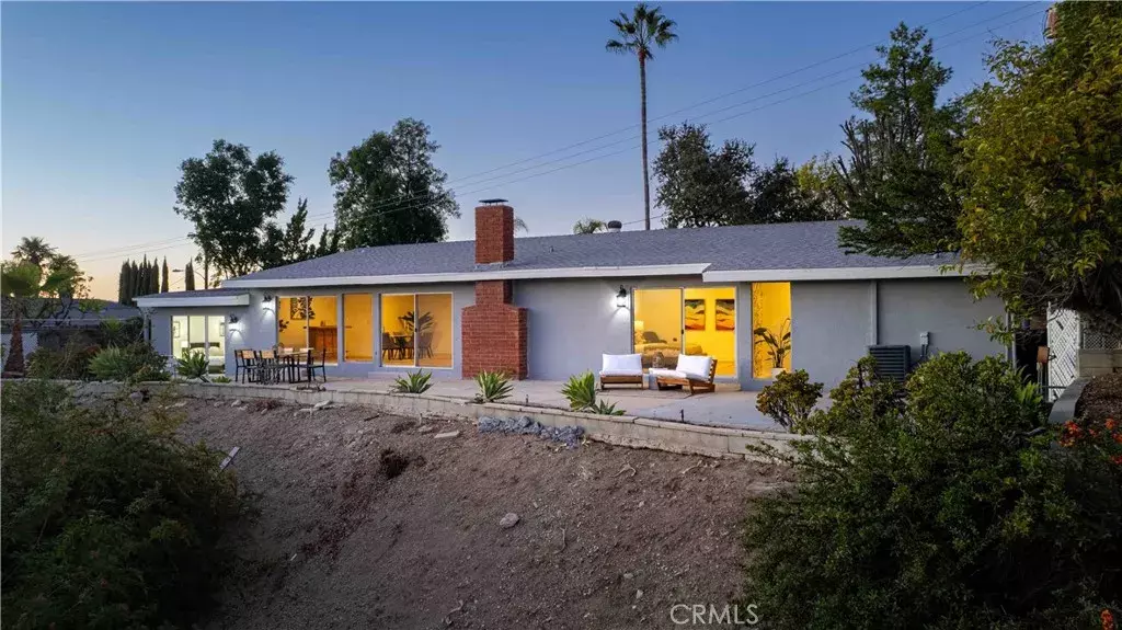 Woodland Hills, CA 91364,23112 Cass Avenue