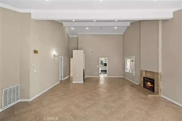 Tarzana, CA 91335,18123 Delano Street