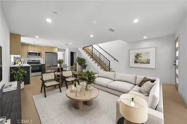 Los Angeles, CA 90004,4513 Rosewood Avenue #3