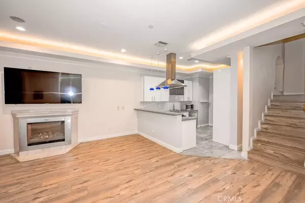 Burbank, CA 91505,216 N Buena Vista Street #113