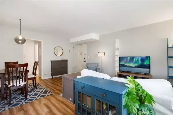 Woodland Hills, CA 91367,6021 Fountain Park Ln #2