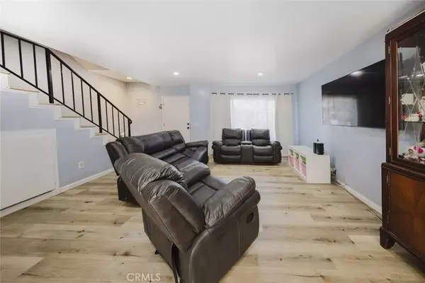 Panorama City, CA 91402,9318 Van Nuys Boulevard #26