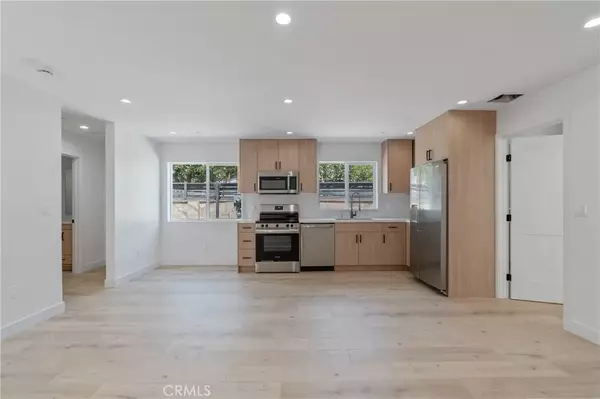 Van Nuys, CA 91405,7439 Ranchito Avenue