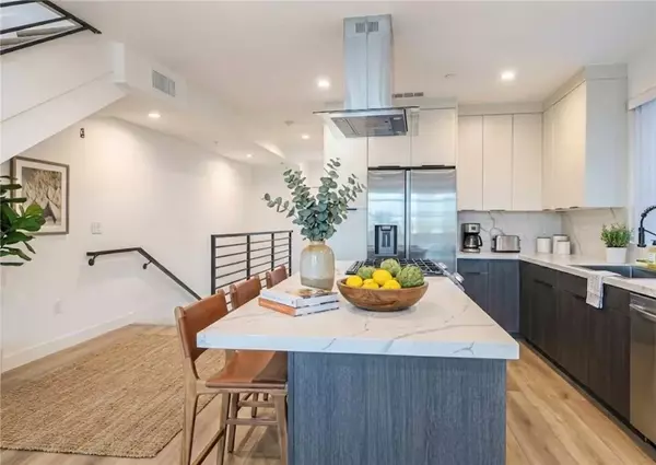 Los Angeles, CA 90019,1702 S Redondo Boulevard