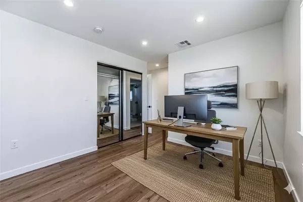 Los Angeles, CA 90019,1859 Crenshaw Boulevard #1/2