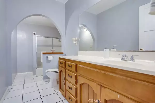 North Hollywood, CA 91606,6518 Whitsett Avenue