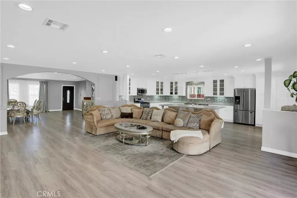 North Hollywood, CA 91605,7634 Hinds Avenue