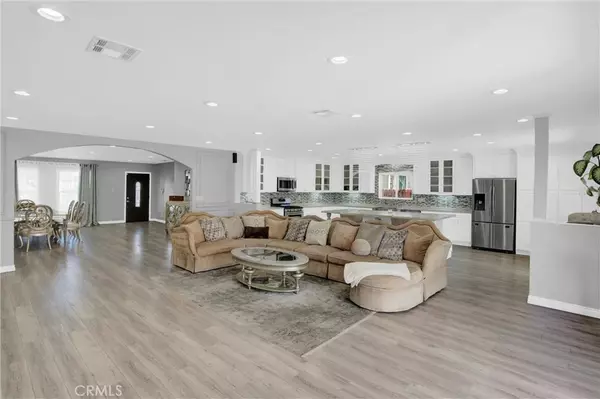 7634 Hinds Avenue, North Hollywood, CA 91605